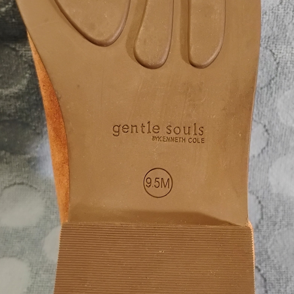 Gentle Souls By Kenneth Cole Women's Emma Suede Zip Bootie in Size 9.5 NWOT - Picture 11 of 14